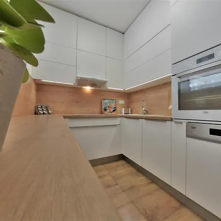 Big 75m2 Next To Opera Building In Direct Centrum, Air-conditioned, Balcony, 24h Self Checking Apartment *