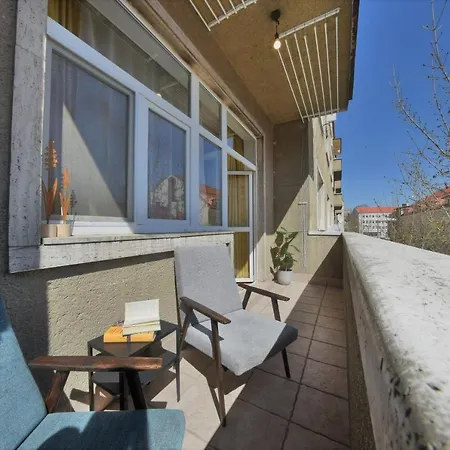 Big 75m2 Next To Opera Building In Direct Centrum, Air-conditioned, Balcony, 24h Self Checking Apartment *