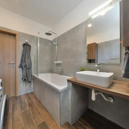 Big 75m2 Next To Opera Building In Direct Centrum, Air-conditioned, Balcony, 24h Self Checking * Besztercebánya