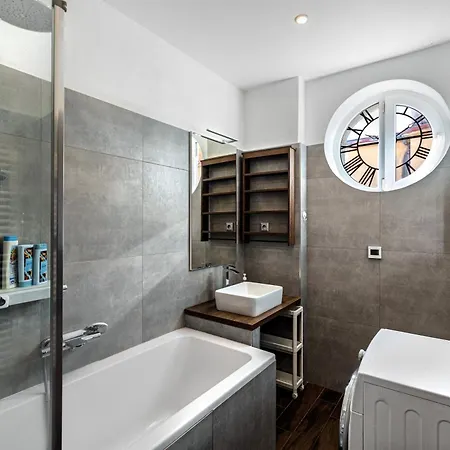 Apartment Big 75m2 Next To Opera Building In Direct Centrum, Air-conditioned, Balcony, 24h Self Checking *