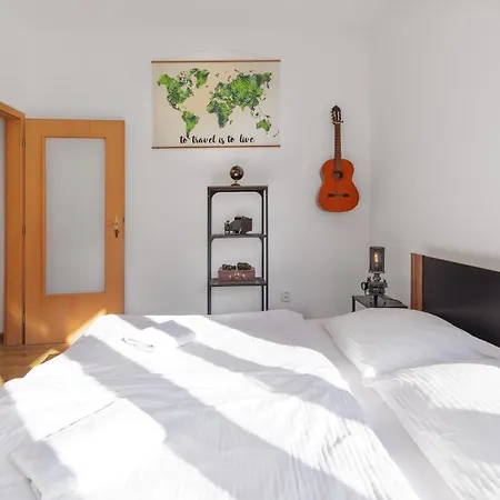 Big 75m2 Next To Opera Building In Direct Centrum, Air-conditioned, Balcony, 24h Self Checking Appartamento Banská Bystrica