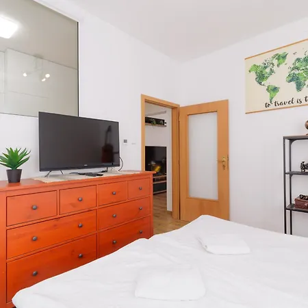 Big 75m2 Next To Opera Building In Direct Centrum, Air-conditioned, Balcony, 24h Self Checking Banska Bystrica