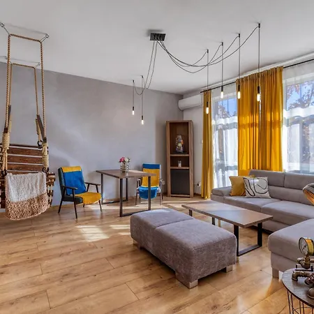 Big 75m2 Next To Opera Building In Direct Centrum, Air-conditioned, Balcony, 24h Self Checking *